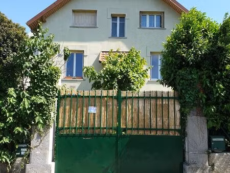 appartement f2 30m² dans maison - location pour les 2 mois de juillet et aout entiers