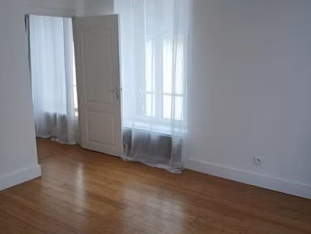 f2 lumineux et charmant à proximité du centre-ville de sens