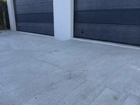 hangar 90m2 + bureau 20m2