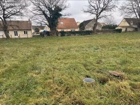 terrain 647 m² louailles
