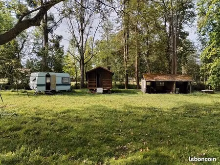 terrain de loisir avec chalet