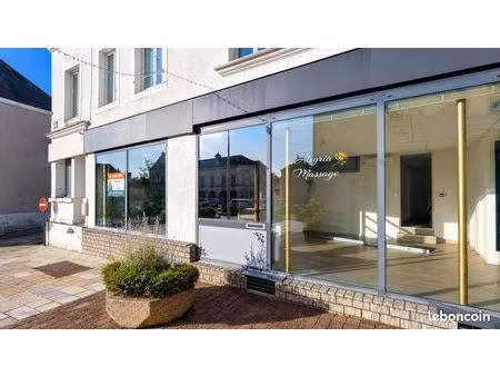 local commercial 80 m² – emplacement n°1 avec grande vitrine sur place principale - loué 7