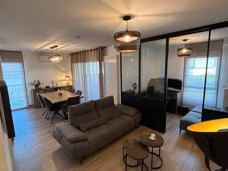 appartement t4 transformé en t3 de 76 m² avec 3 garages