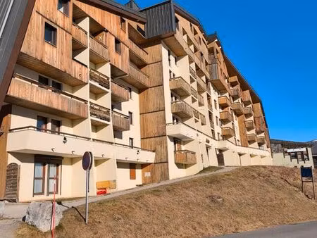 apparemment au pied des pistes