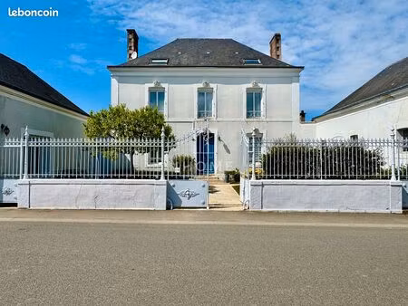 maison 8 pièces 254 m²