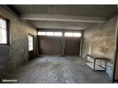 grand garage 42 m² avec cour privative (accès utilitaire) - annemasse