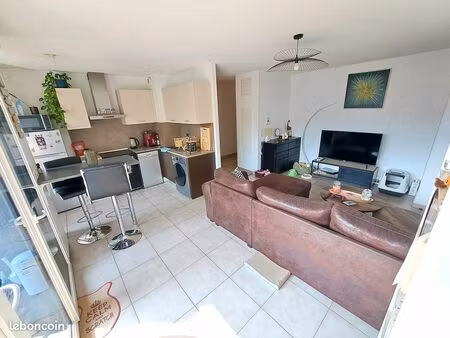 appartement t2 44m2+parking+cave (vendu par particulier)