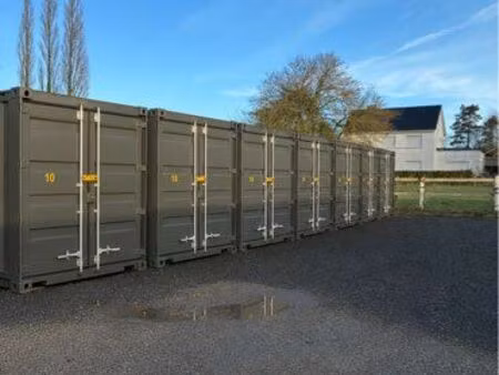 stockage / rangement /local