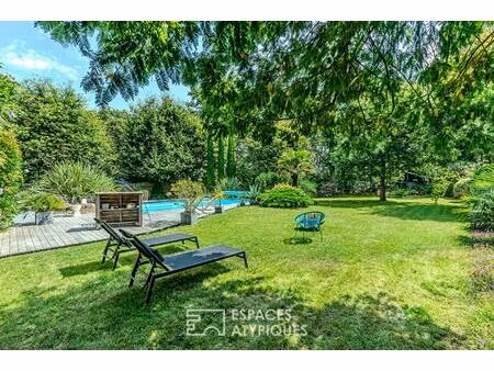 élégante maison familiale ouverte sur jardin et piscine