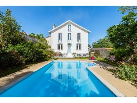 maison de ville au charme intemporel  véritable cocon familial