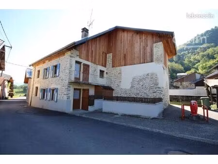 maison 9 pièces 165 m²