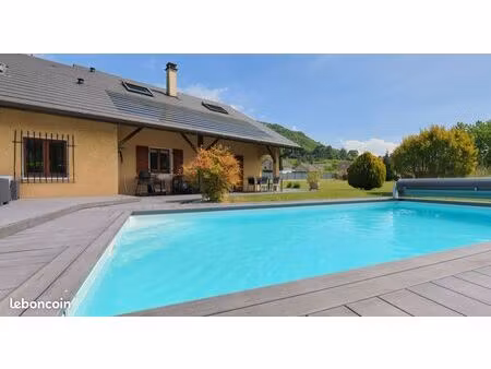 villa 7 pièces 145 m²
