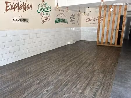 local commercial 200 m²