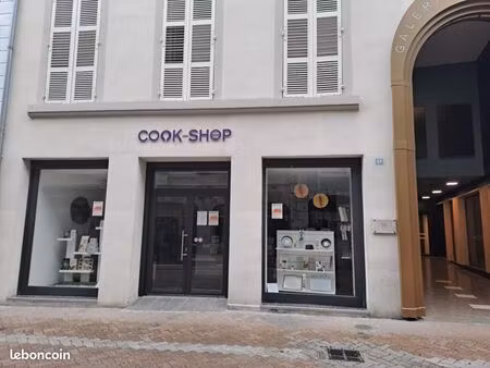 local commercial 145 m²