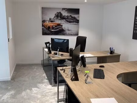 local 30m2 + réserve 15m2