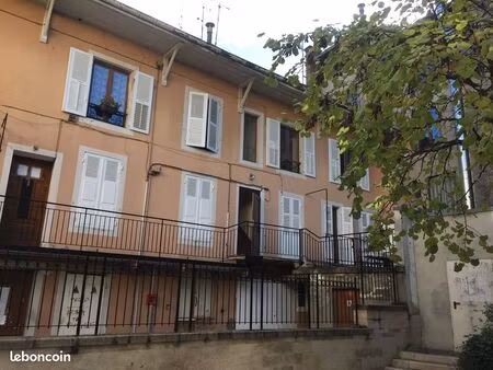 t2 29 m² chambéry centre 560e cc