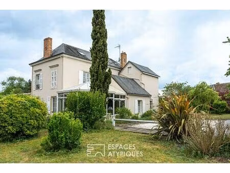 demeure familiale du xixe avec piscine  dépendances et vaste terrain