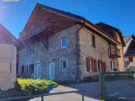maison de 3 appartements meublés
