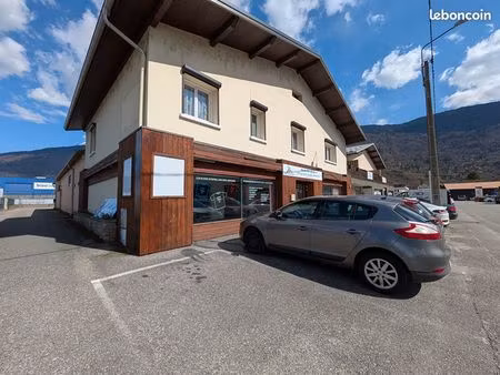 local 454 m² albertville