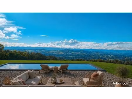 propriété de caractère rénovée – 400 m² – piscine & vue exceptionnelle – axe annecy / genè