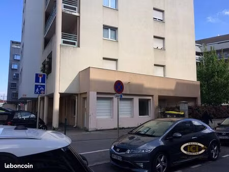 local 53 m² annemasse