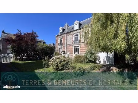 maison 11 pièces 265 m²