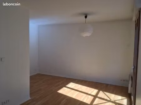 appartement lumineux place saint marc avec parking