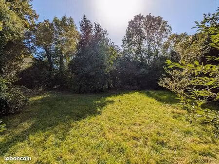 terrain 701 m² vaucourtois