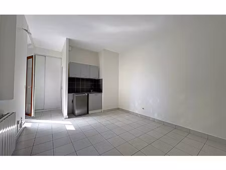 location appartement  m² t-1 à orsay  565 €
