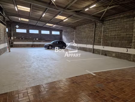 place de stationnement voiture dans parking interieur moyeuv