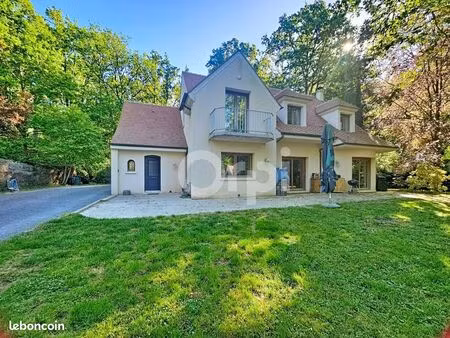 maison 6 pièces 231 m²