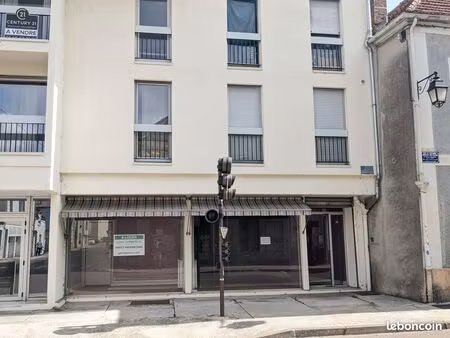 boutique 44 m² - provins
