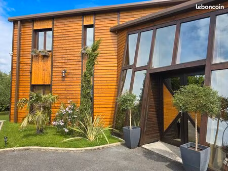 bâtiment d’activité avec bureaux et logement – 900 m² – terrain 1500 m²