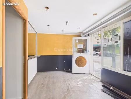 commerce 30 m²