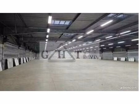 local logistique 7 050 m²
