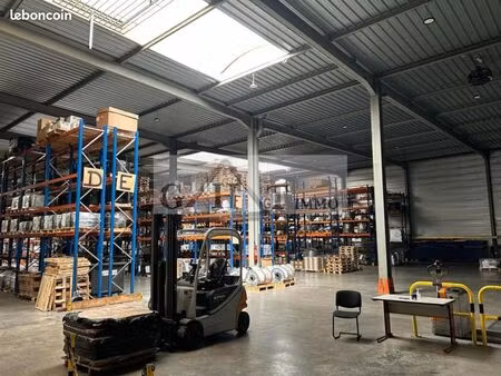 local bureaux 3 800 m²