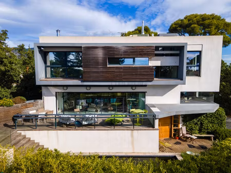 belle contemporaine d'architecte vue mer cinématographique en location saisonnière  soirée