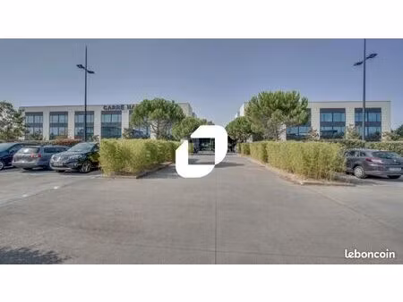 bureau 711 m²