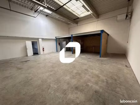 local d'activité 477 m²