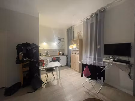 location appartement 1 pièce 28 m² à marseille 1 (13001)