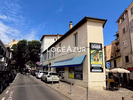 location commerce 4 pièces 162 m² à antibes (06600)