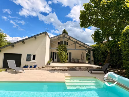 maison en pierres avec grande terrasse et piscine à beautira