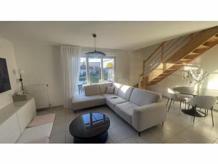 maison récente louée 3 chambres garage terrain 250 m2
