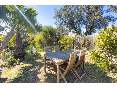 maison de campagne  jardin et stationnements
