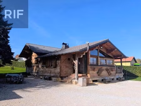 maison atypique et de caractère en bois au coeur du dauphiné