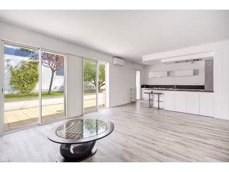 superbe maison t8 avec jardin  terrasse  piscine  double gar