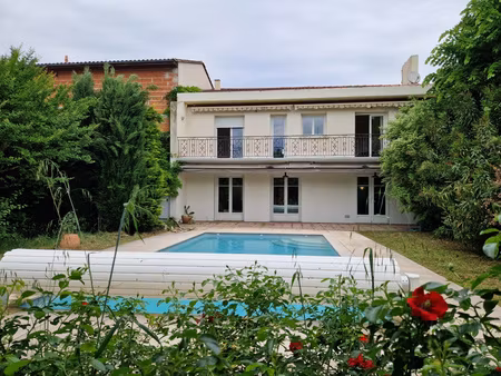 maison bourgeoise 214 m2 en coeur de ville  avec piscine et j