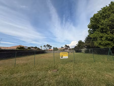 en vente à andernos-les-bains : terrain de 800m2 de 800m2 av