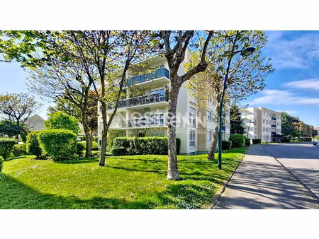 a louer : appartement 2 pièces meublé à bois d arcy avec cave  parking ext et balcon