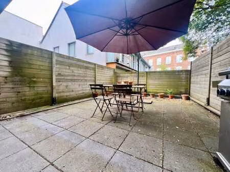 schaerbeek - appartement 2ch avec terrasse et park moto